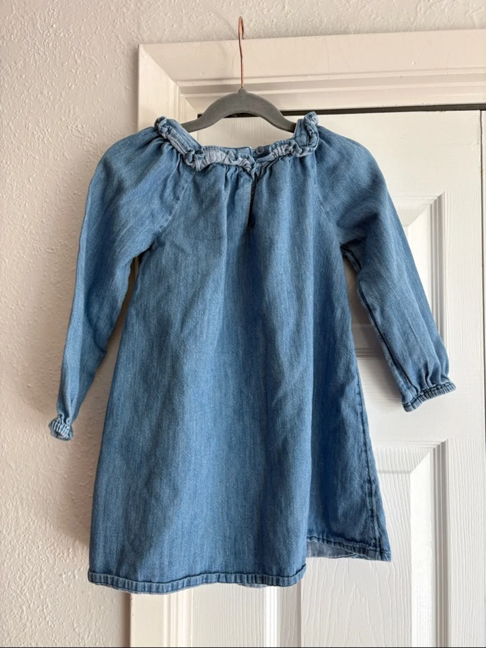 Old Navy 4T Girls' Light Blue Denim Chambray Dress with Ruffle Neck